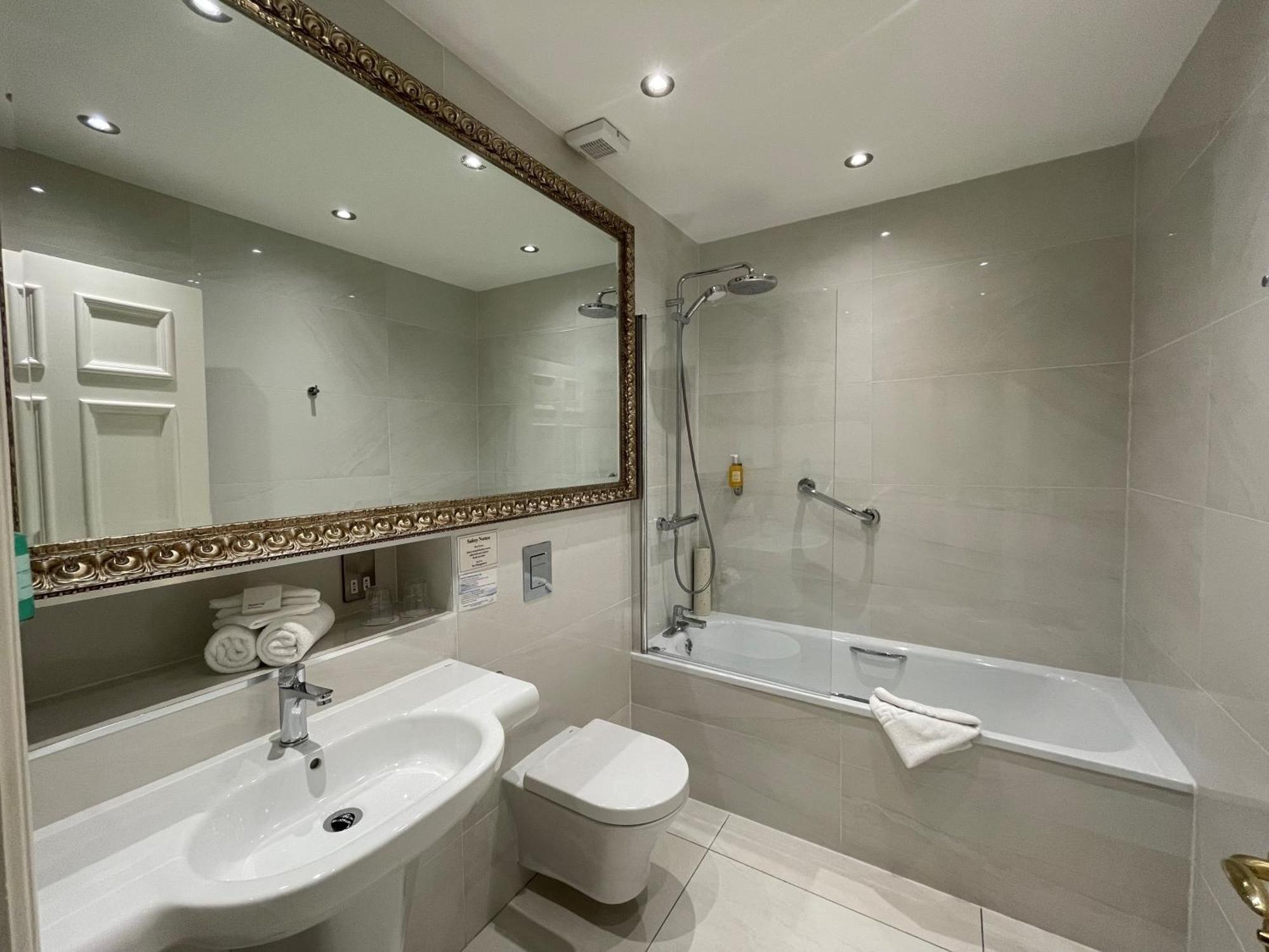 Clanard Court Hotel 아티 외부 사진